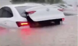 郑州爆料大雨视频最新,城市抗洪纪实，视频记录惊心动魄瞬间